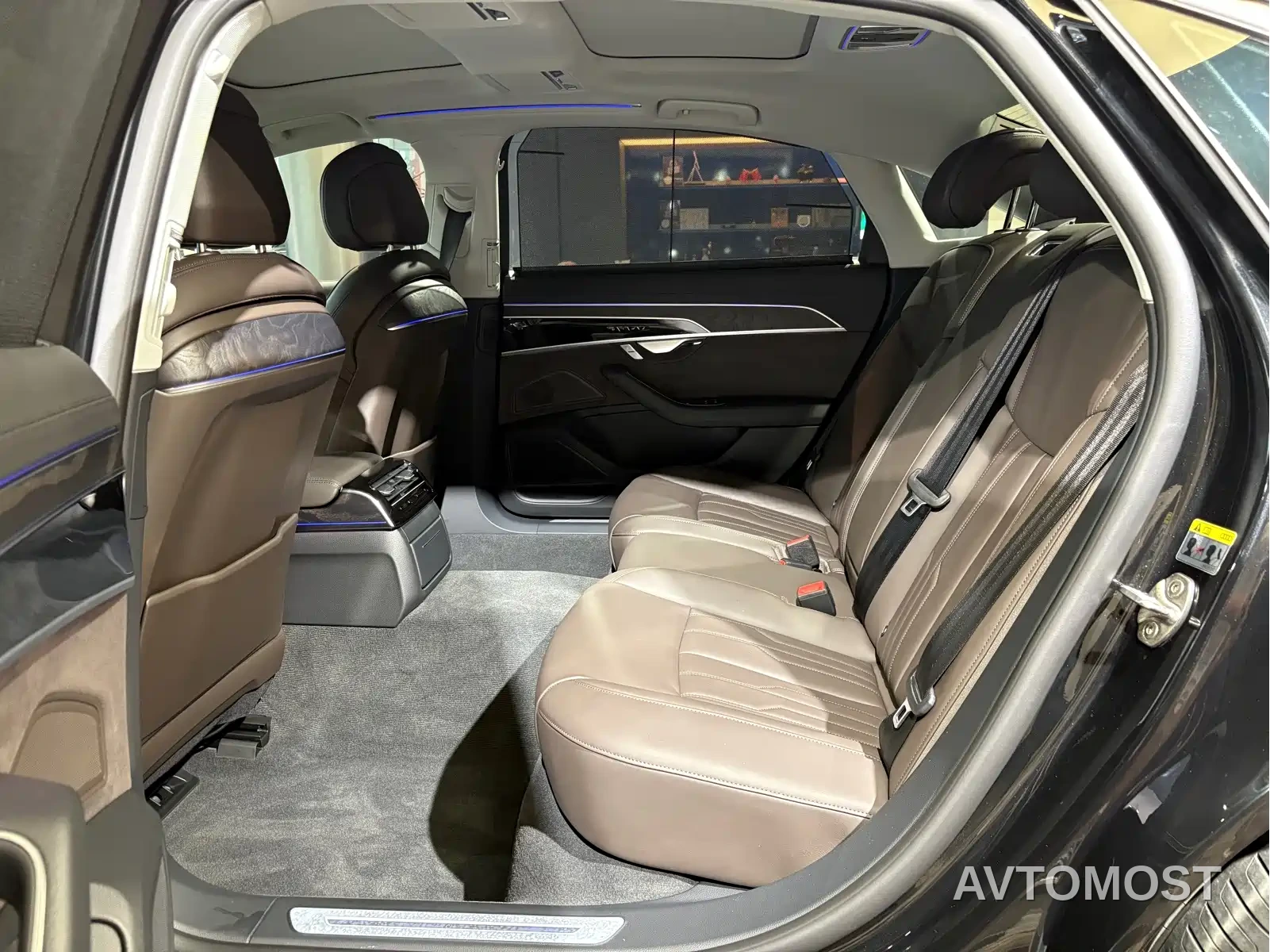 Audi A8 2023 A8L 45 TFSI quattro Luxury — фото 11