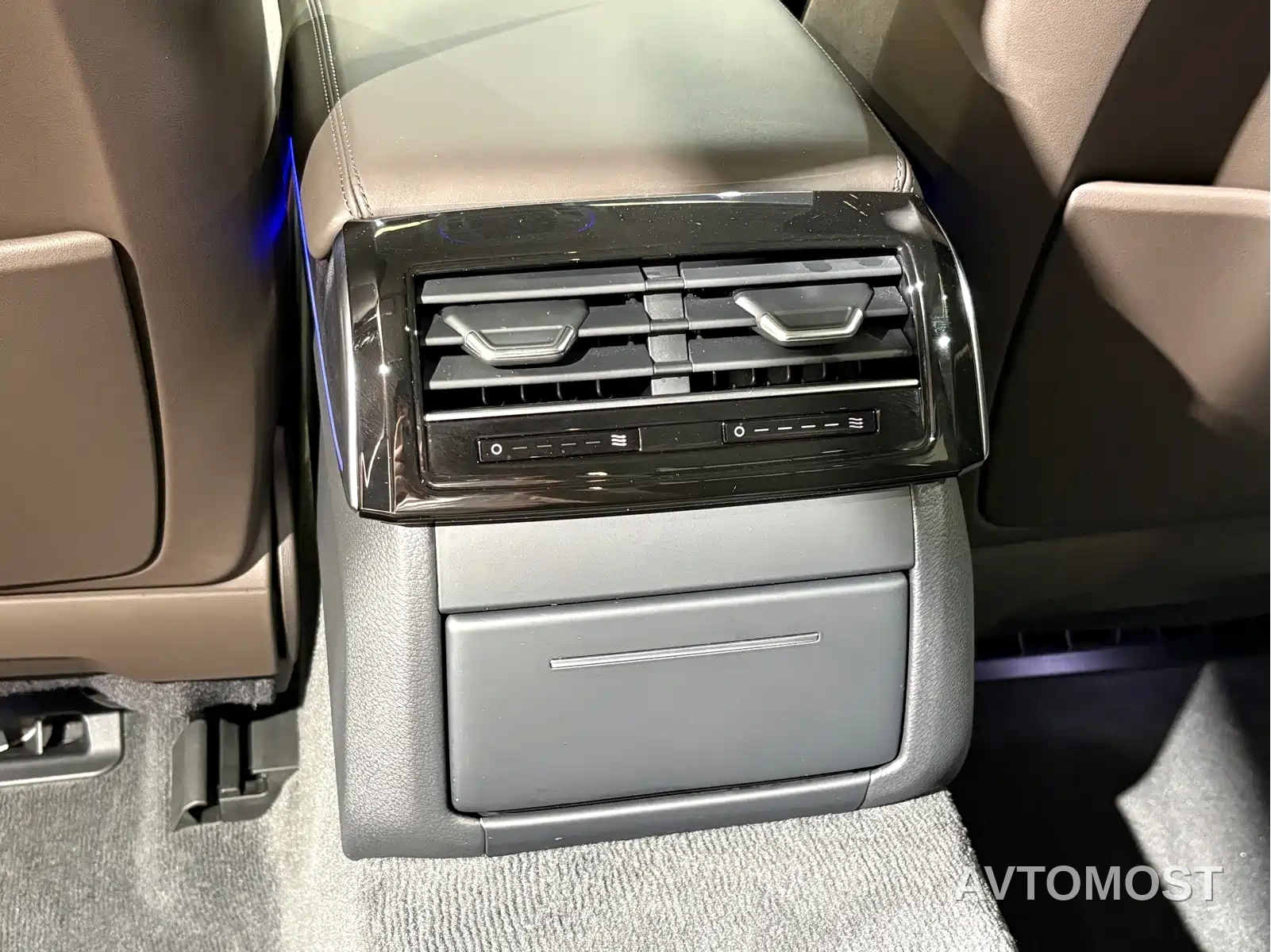 Audi A8 2023 A8L 45 TFSI quattro Luxury — фото 16