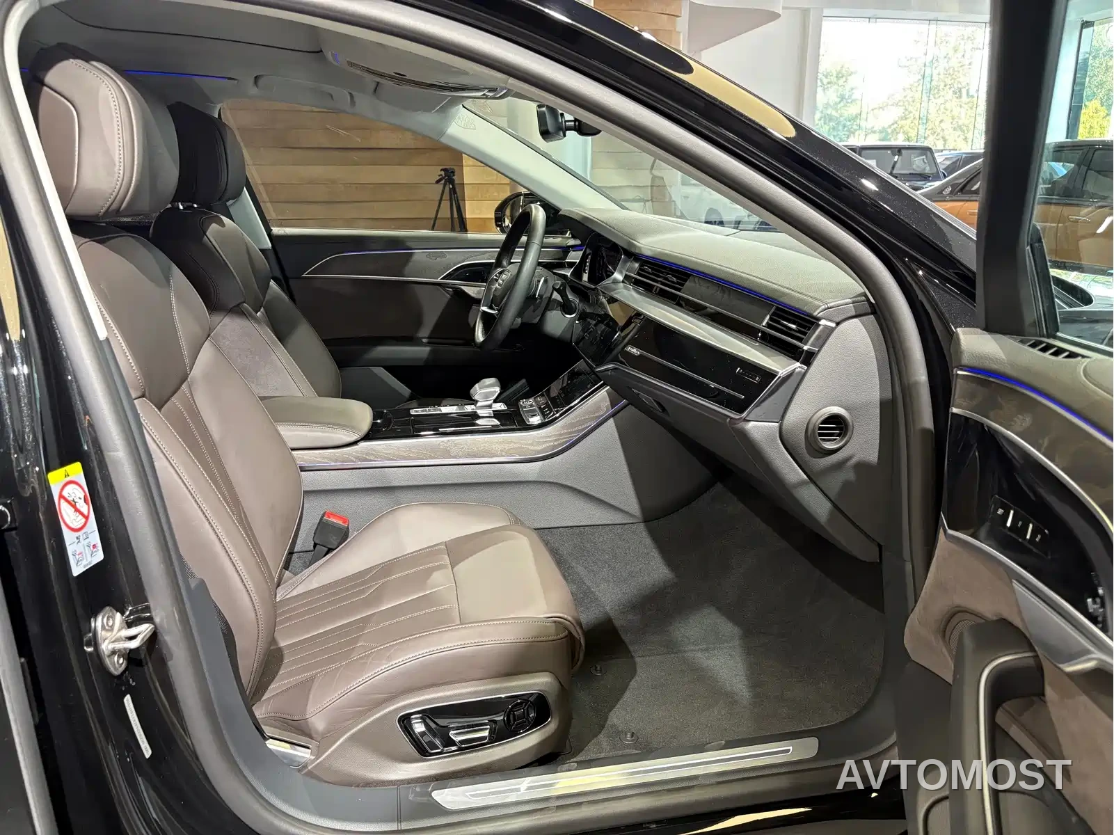 Audi A8 2023 A8L 45 TFSI quattro Luxury — фото 17