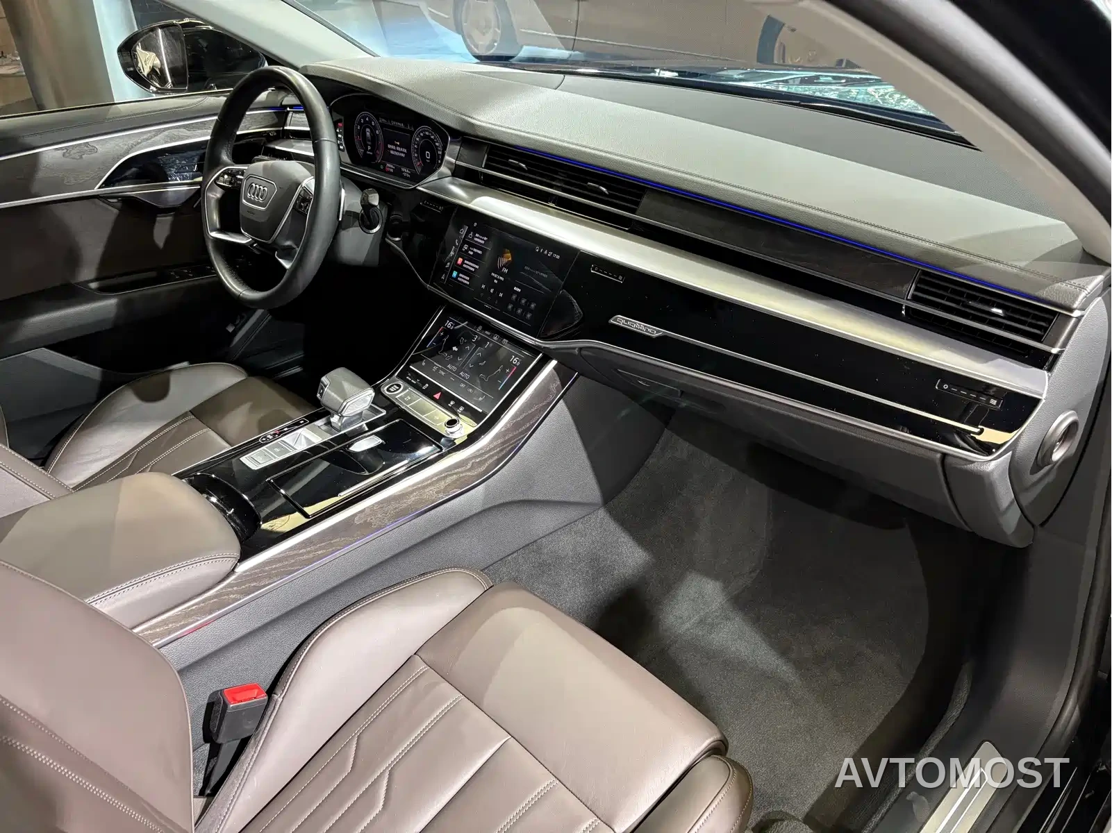 Audi A8 2023 A8L 45 TFSI quattro Luxury — фото 18