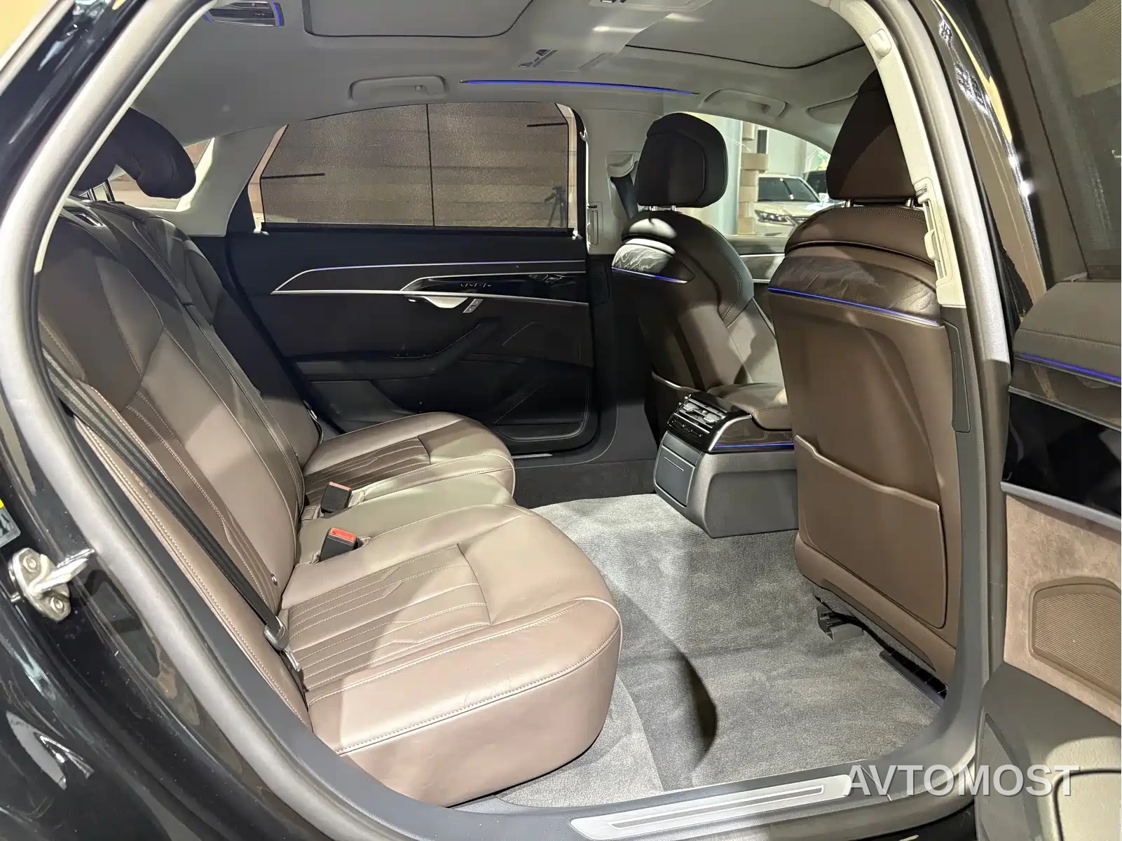 Audi A8 2023 A8L 45 TFSI quattro Luxury — фото 19