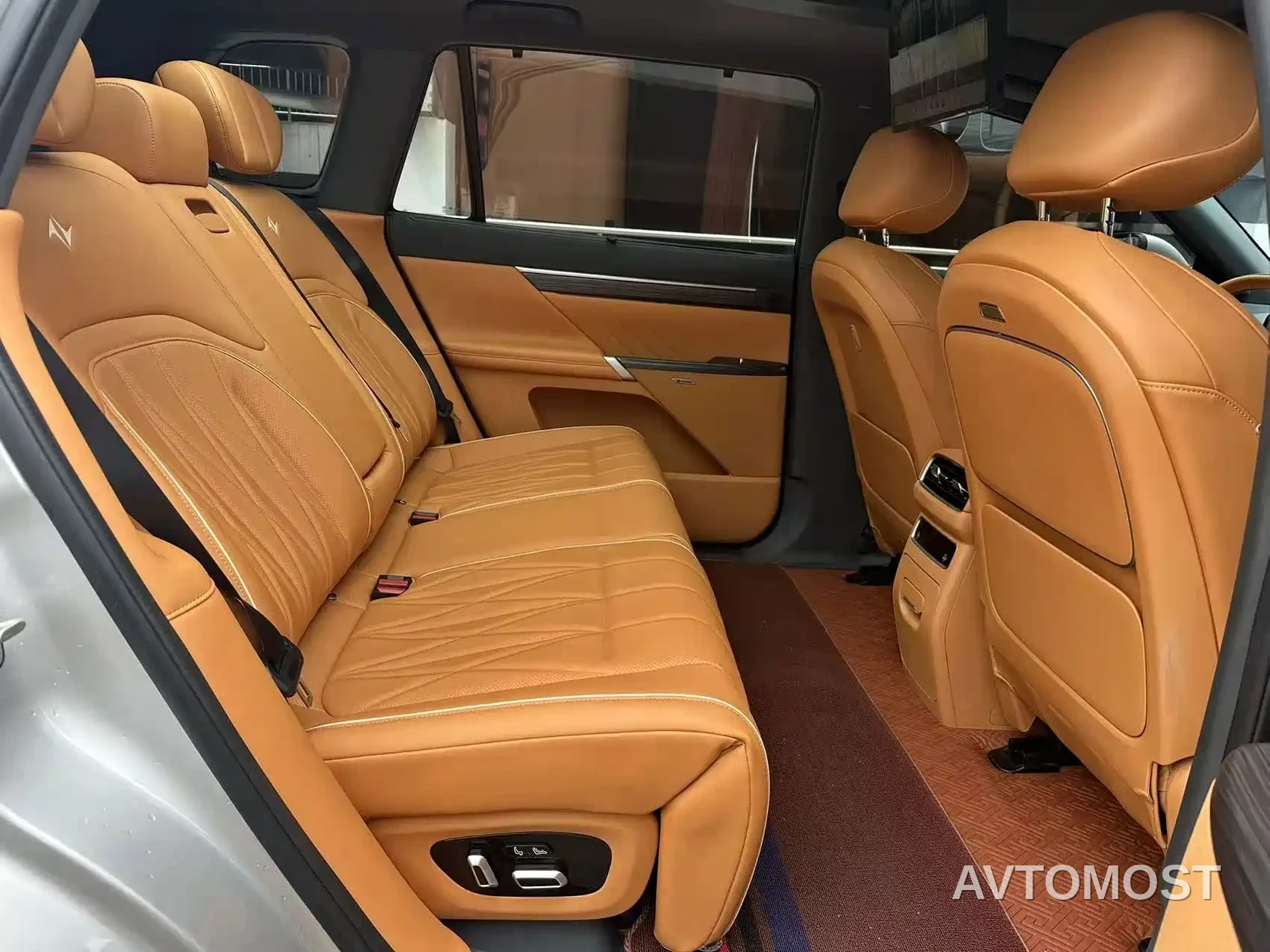 Dongfeng Yipai eπ008 2025 210Max Extended Range 5-Seater — фото 6