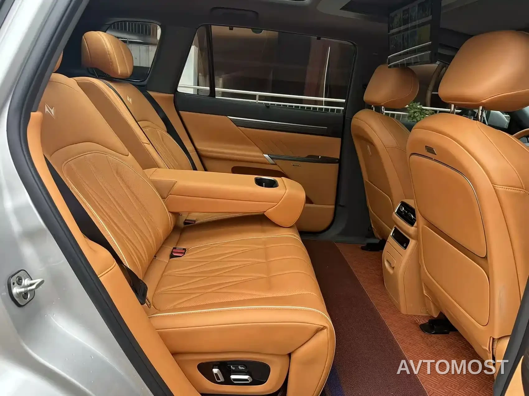 Dongfeng Yipai eπ008 2025 210Max Extended Range 5-Seater — фото 7
