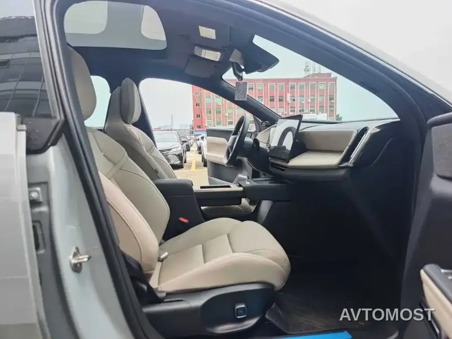 Volvo XC70 Plug-in Hybrid 2025 Standard