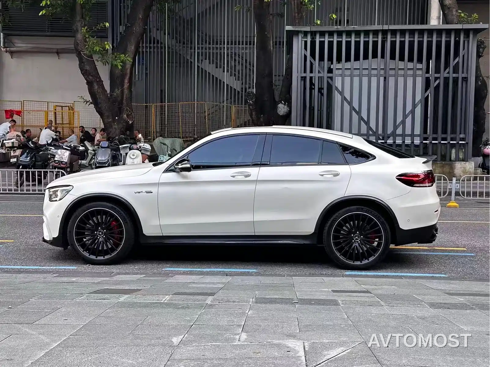 Mercedes-Benz GLC Coupe AMG 2020 AMG GLC 63 S 4MATIC+ Coupe SUV — фото 3