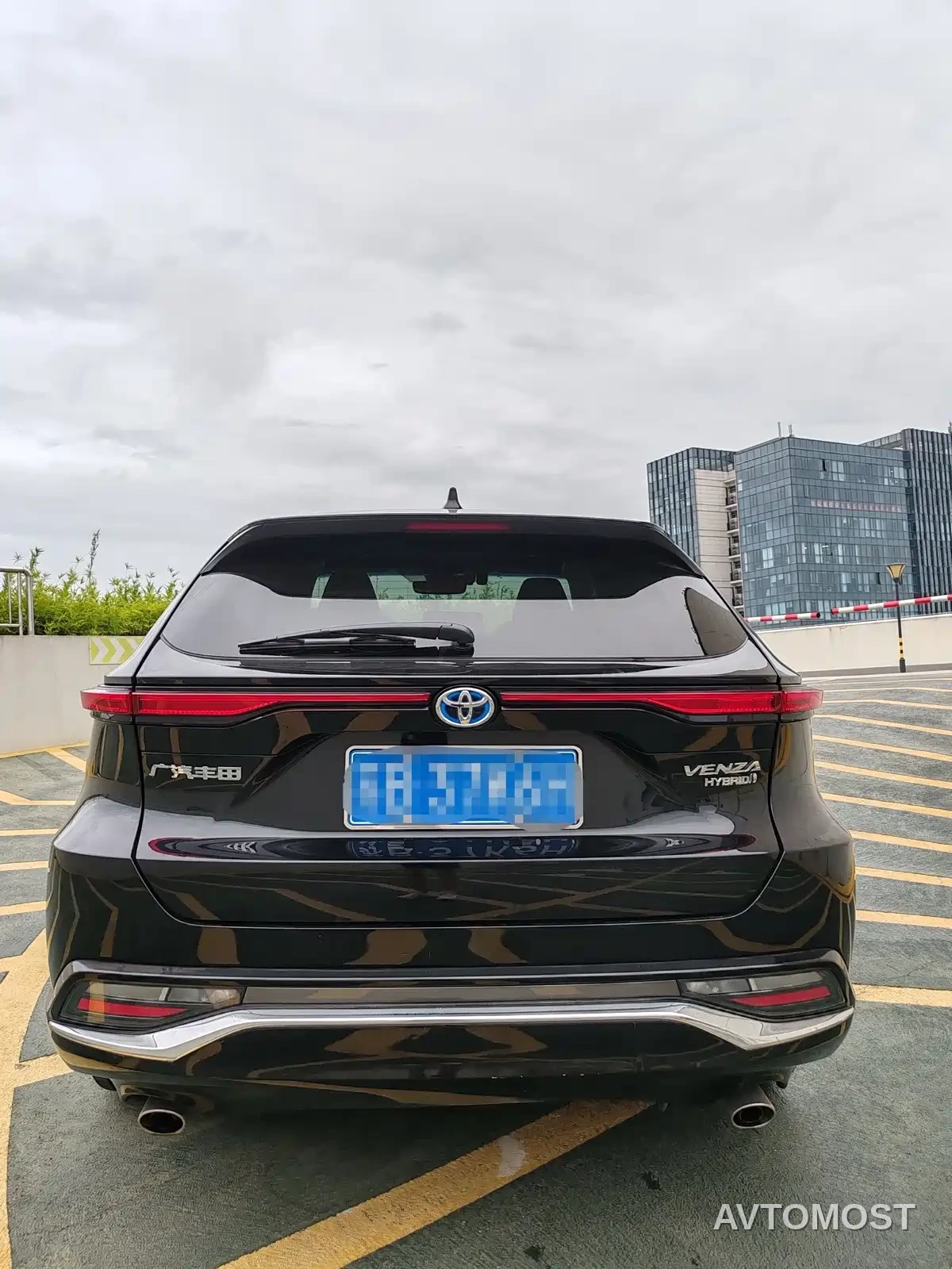Toyota Venza 2023 2.5L Smart Hybrid FWD Luxury — фото 3