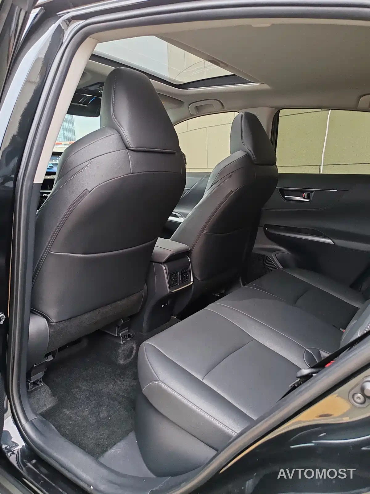 Toyota Venza 2023 2.5L Smart Hybrid FWD Luxury — фото 6