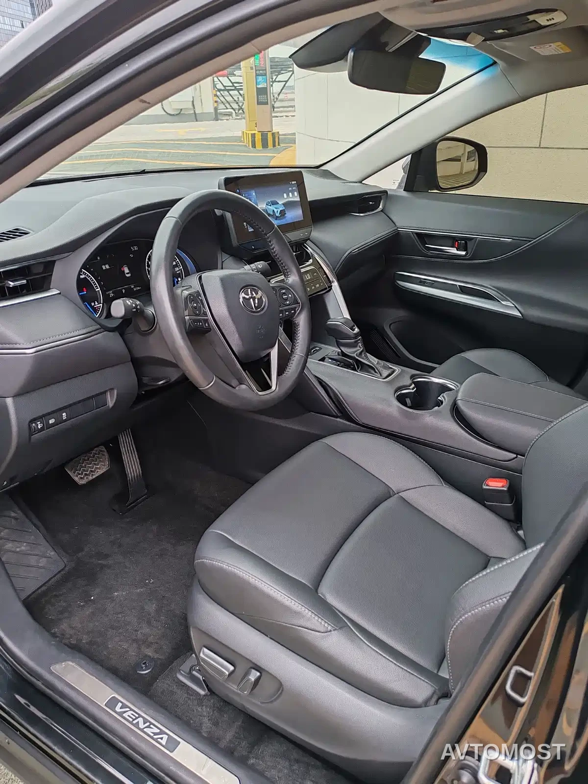 Toyota Venza 2023 2.5L Smart Hybrid FWD Luxury — фото 9