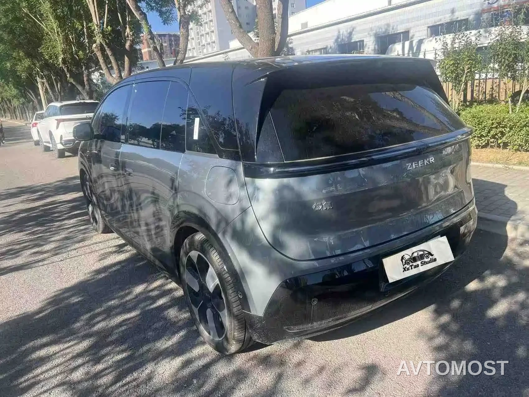 Zeekr MIX 2025 Smart Driving Edition — фото 9