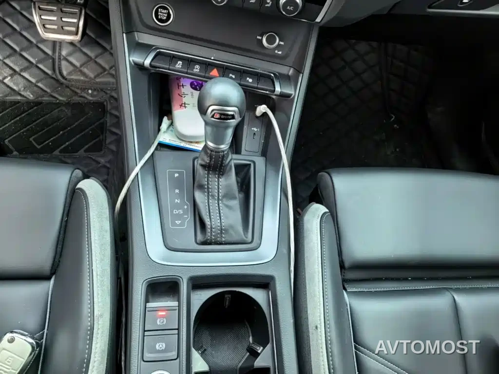 Audi Q3 2023 35 TFSI Fashion Dynamic Model (1.5T) — фото 9