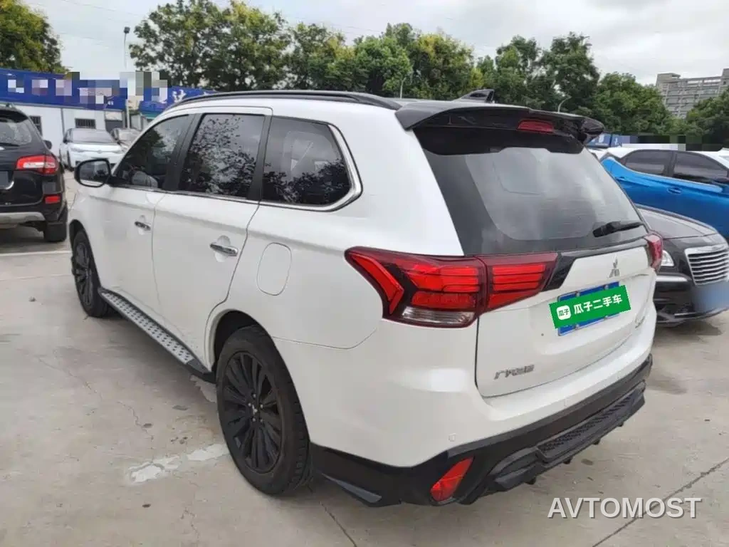 Mitsubishi Outlander 2021 2.4L 4WD Yaodong Edition 5-seater — фото 3