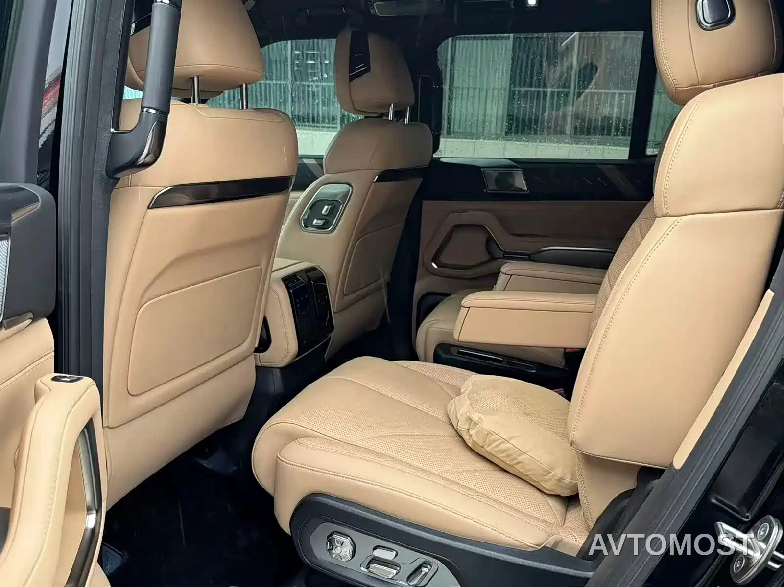 Fang Cheng Bao Leopard 8 2025 Zhiyong Flagship 6-Seater — фото 5