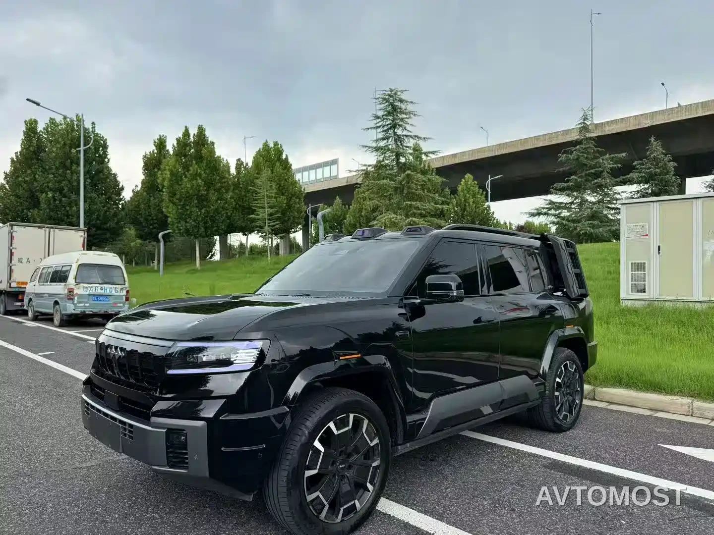 Fang Cheng Bao Leopard 8 2025 Zhiyong Flagship 7-Seater — фото 3