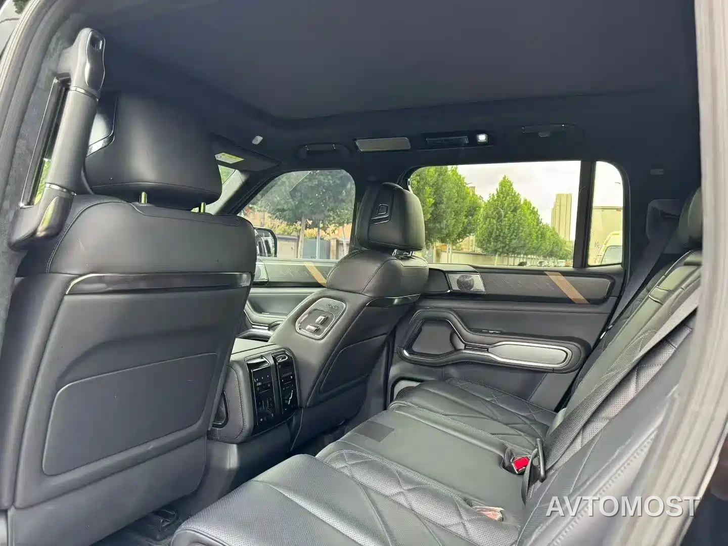 Fang Cheng Bao Leopard 8 2025 Zhiyong Flagship 7-Seater — фото 6