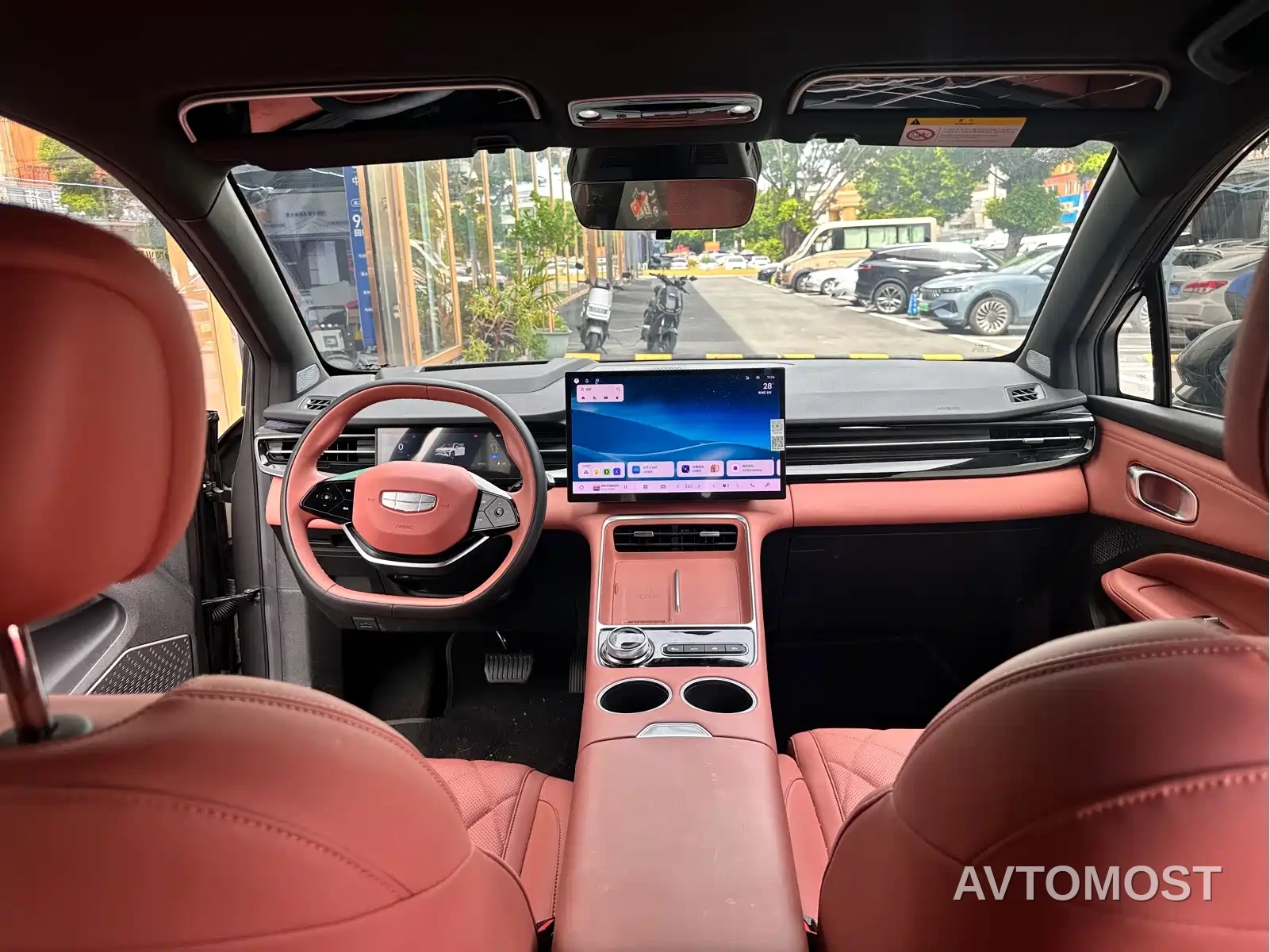 Geely Boyue REV 2026 Extended Range Base Model — фото 4