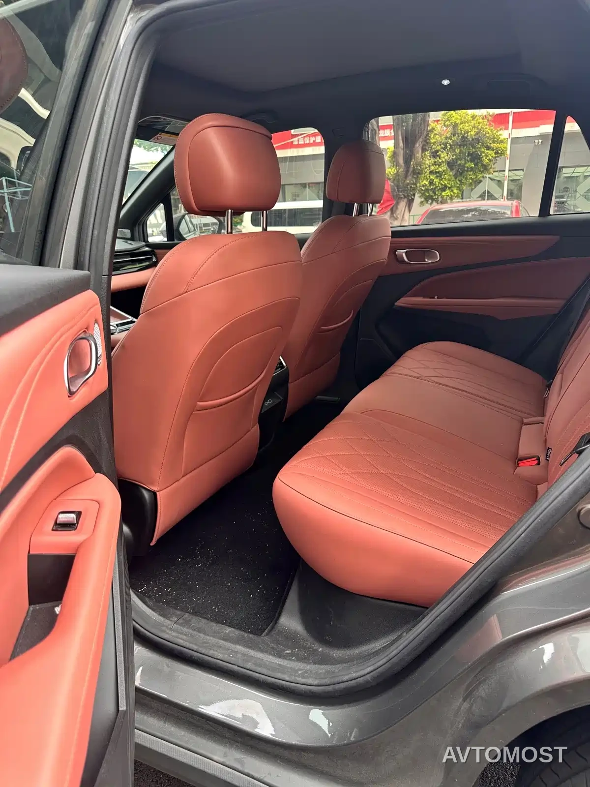 Geely Boyue REV 2026 Extended Range Base Model — фото 10