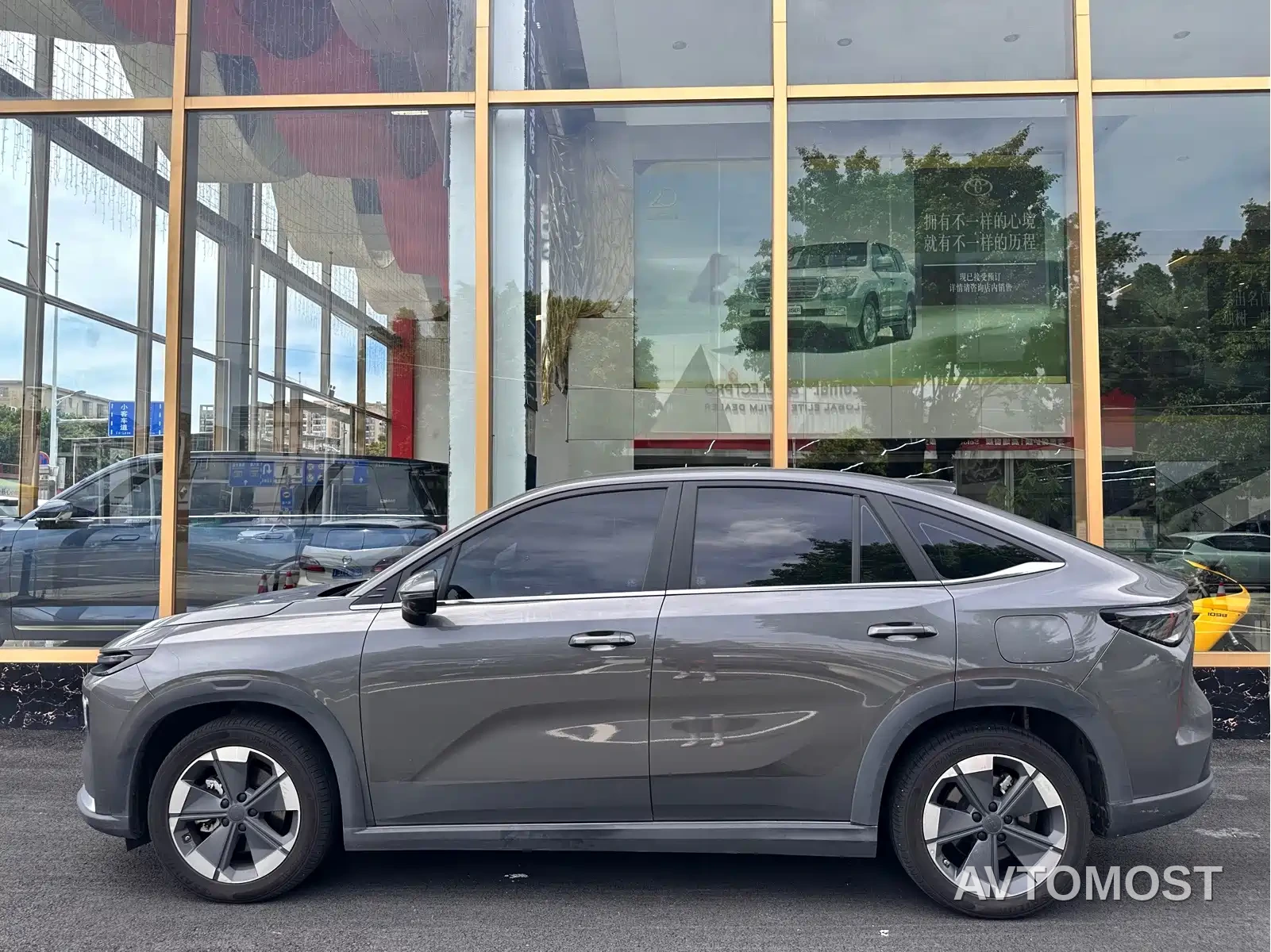 Geely Boyue REV 2026 Extended Range Base Model — фото 12
