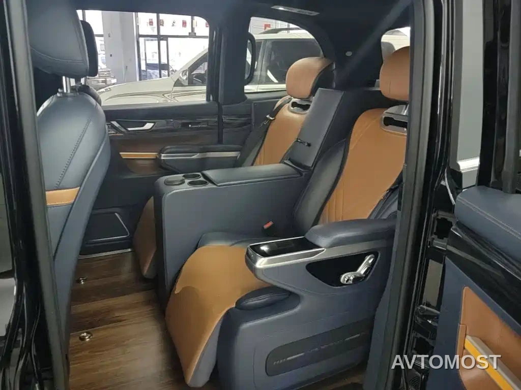 LEVC TX 2022 TX5 Extended Range Urban Lounge Edition — фото 13