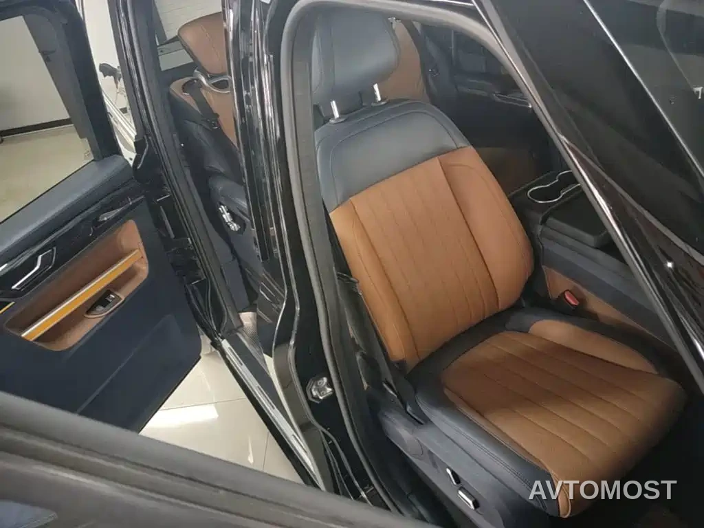 LEVC TX 2022 TX5 Extended Range Urban Lounge Edition — фото 21