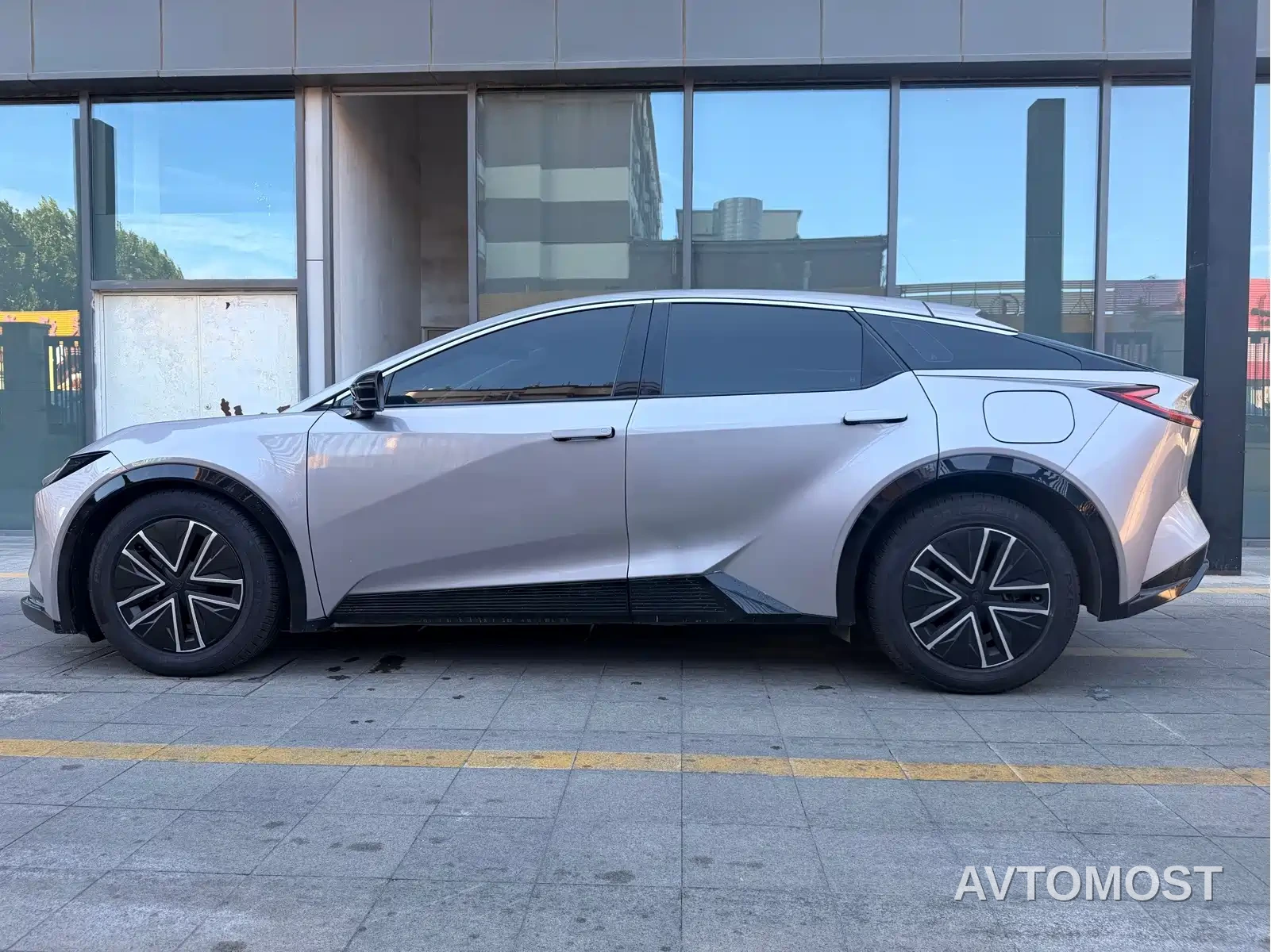 Toyota bZ5 2025 550 PRO Smart Edition — фото 15