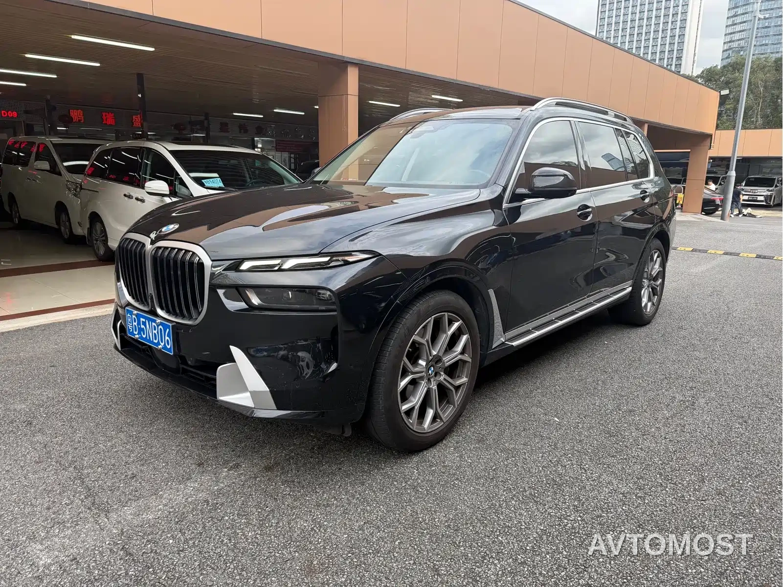 BMW X7 2024 xDrive40i Leading Luxury Package — фото 1