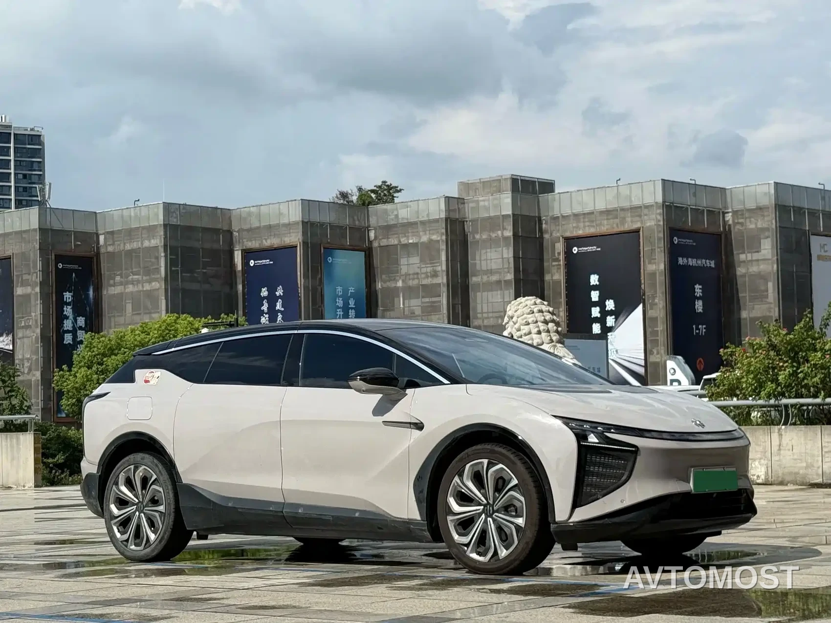 HiPhi X 2021 Flagship Edition 6-Seater — фото 3