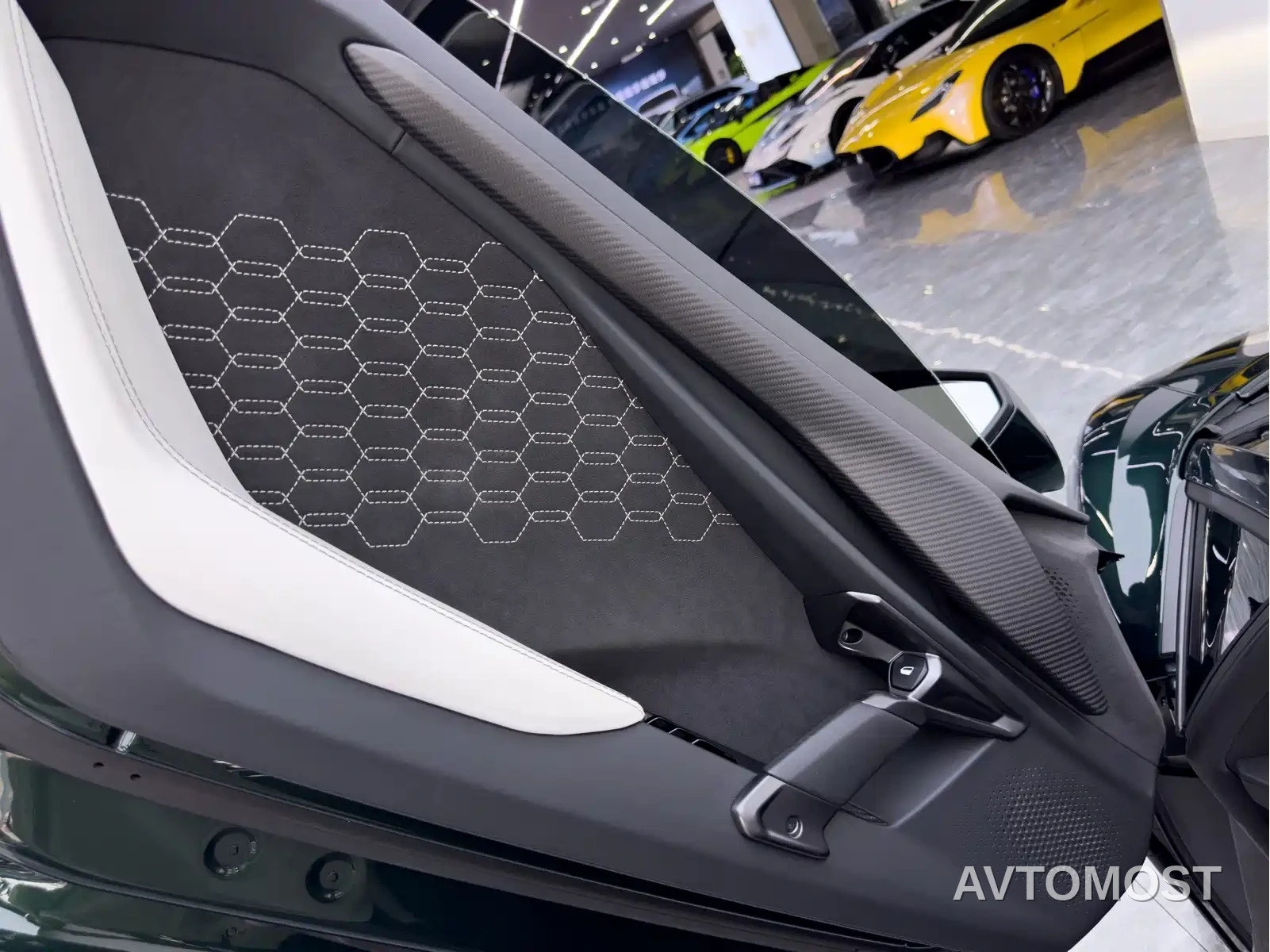Lamborghini Revuelto 2023 6.5L PHEV Standard — фото 17