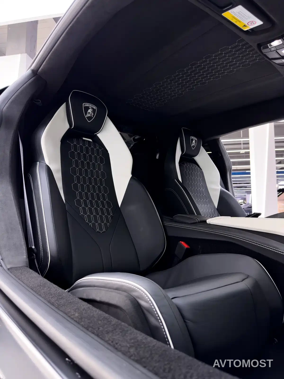 Lamborghini Revuelto 2023 6.5L PHEV Standard — фото 19