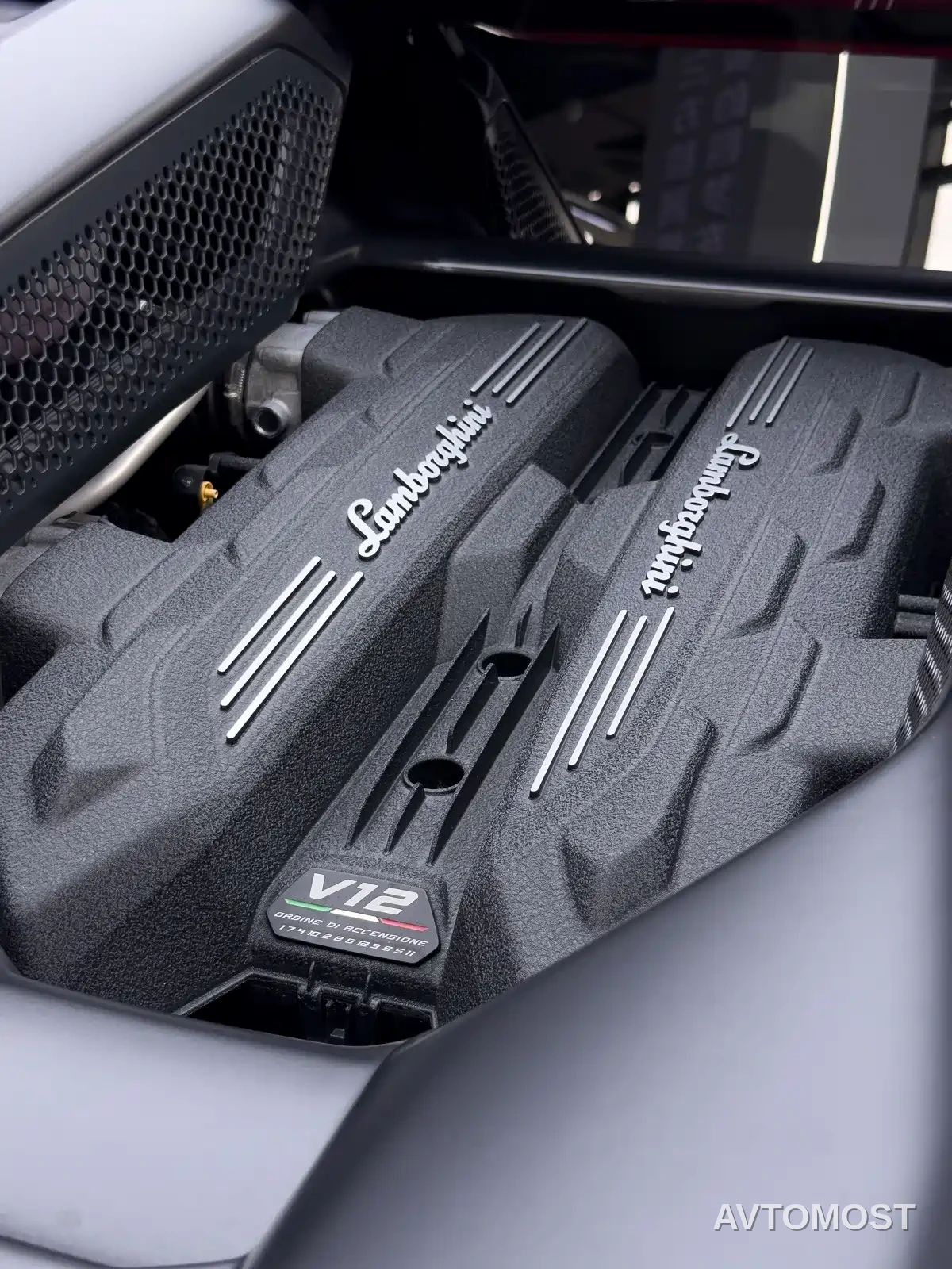 Lamborghini Revuelto 2023 6.5L PHEV Standard — фото 36