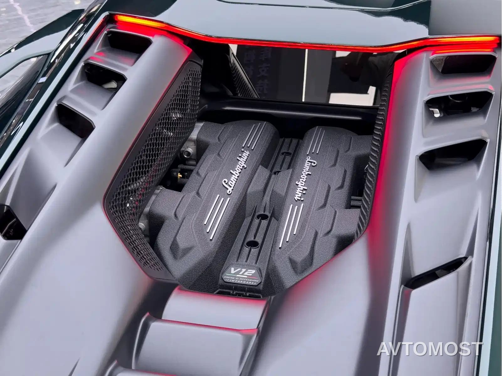 Lamborghini Revuelto 2023 6.5L PHEV Standard — фото 37