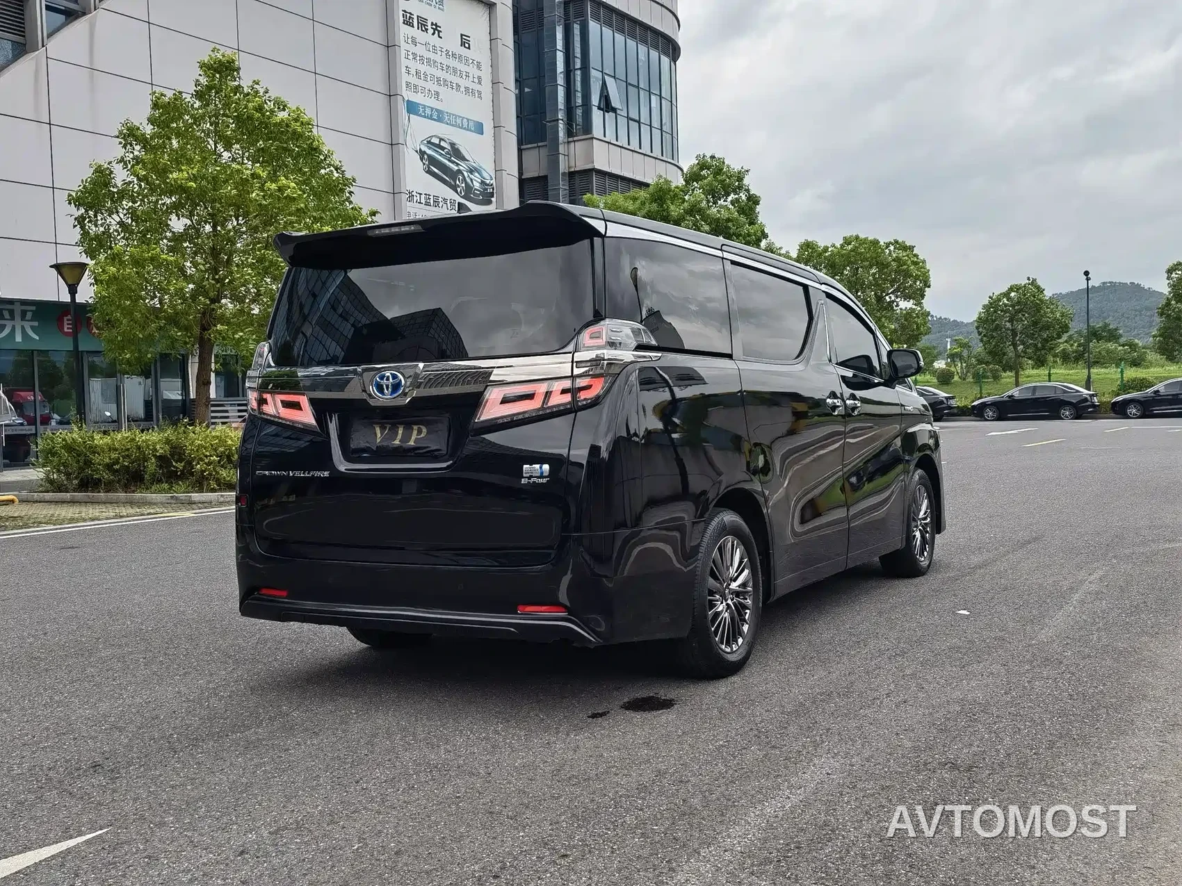 Toyota Alphard 2021 Hybrid 2.5L Luxury — фото 4
