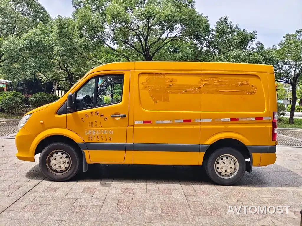 Foton Tuyano 2023 2.0T Manual Lucky Elephant Van Long Wheelbase Medium Roof Single Rear Tire 3-Seater — фото 4