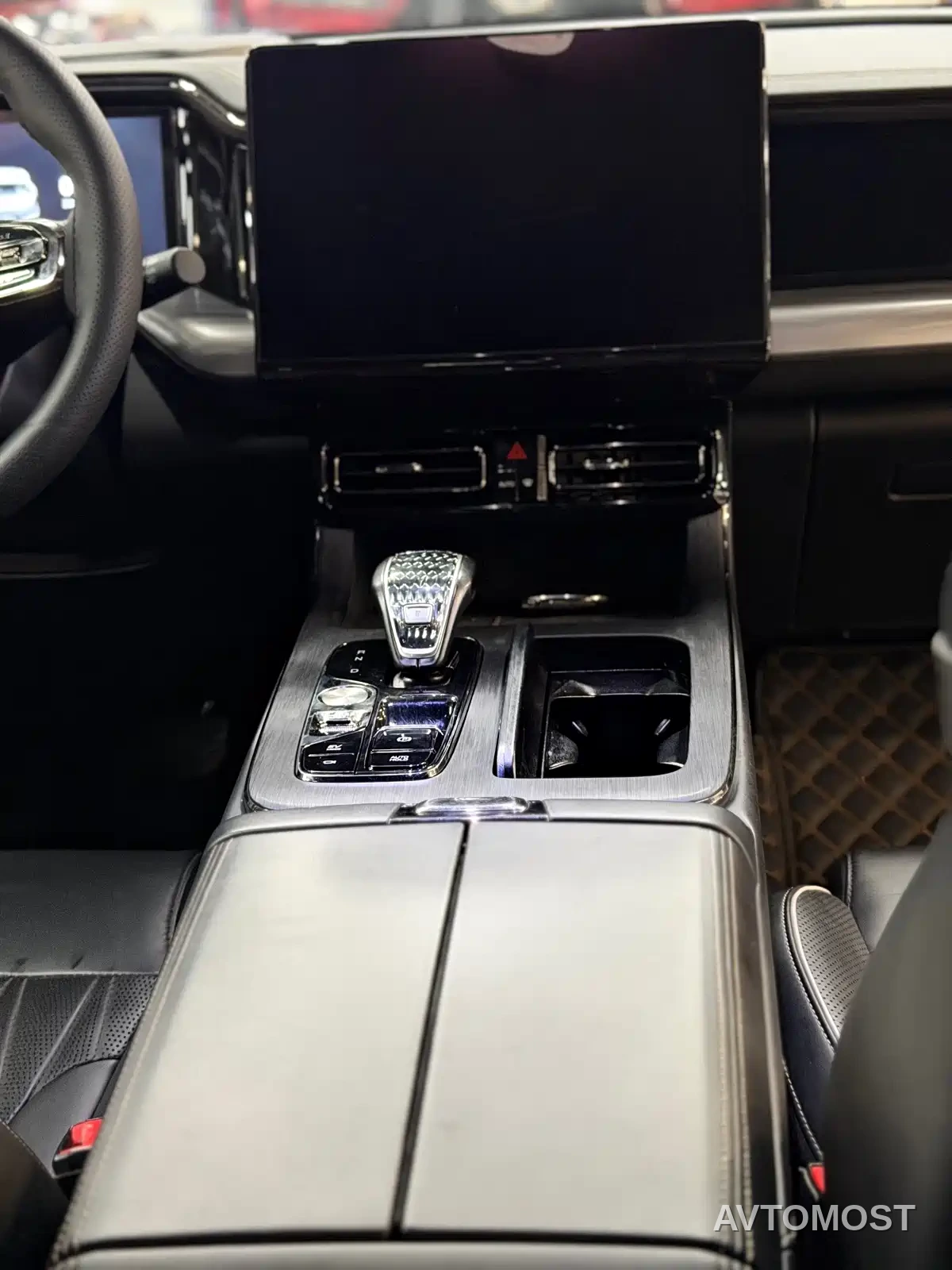 GAC Trumpchi GS8 2022 Hybrid Series 2.0TM 4WD Premium Edition (7-Seater) — фото 10