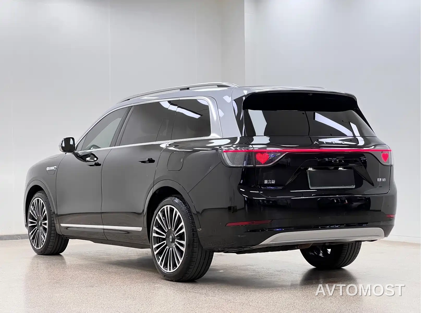 AITO M9 2024 Range Extender Max Edition 42kWh 6-seater — фото 4