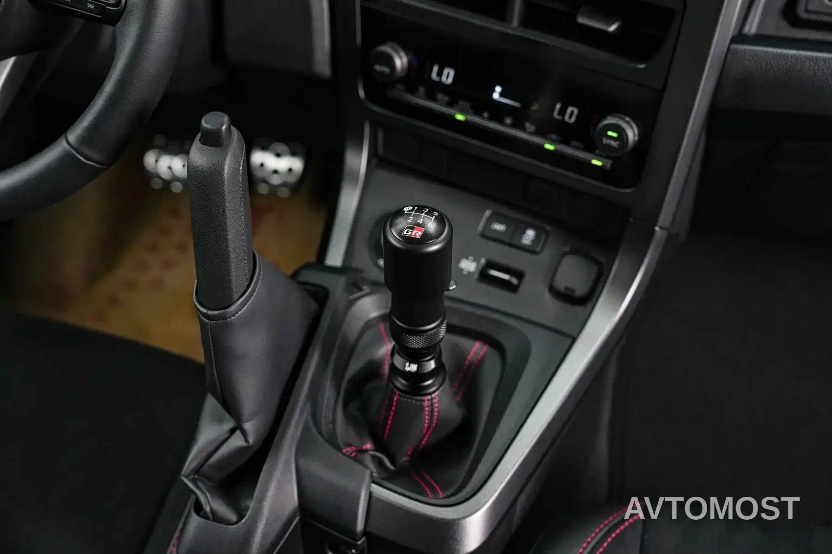 Toyota GR YARIS 2024 GR Evolution Edition — фото 11
