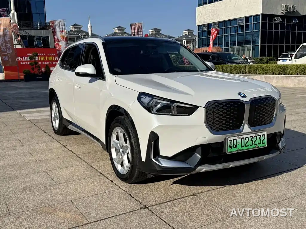 BMW iX1 2023 eDrive25L M Sport Package — фото 2