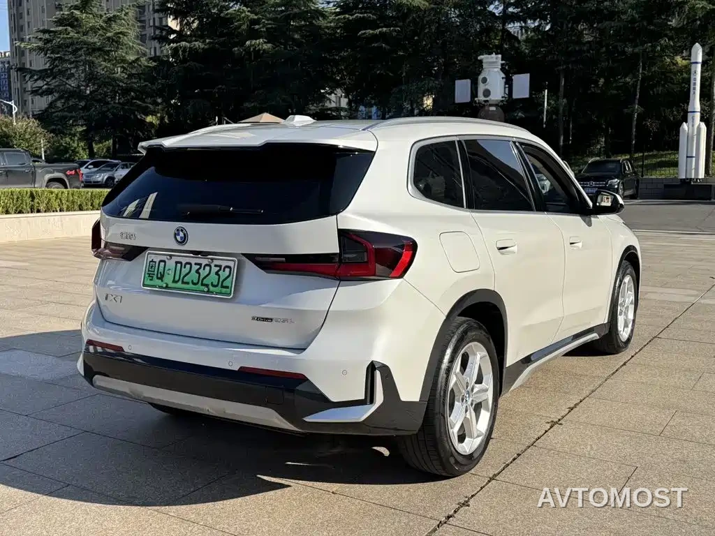 BMW iX1 2023 eDrive25L M Sport Package — фото 4