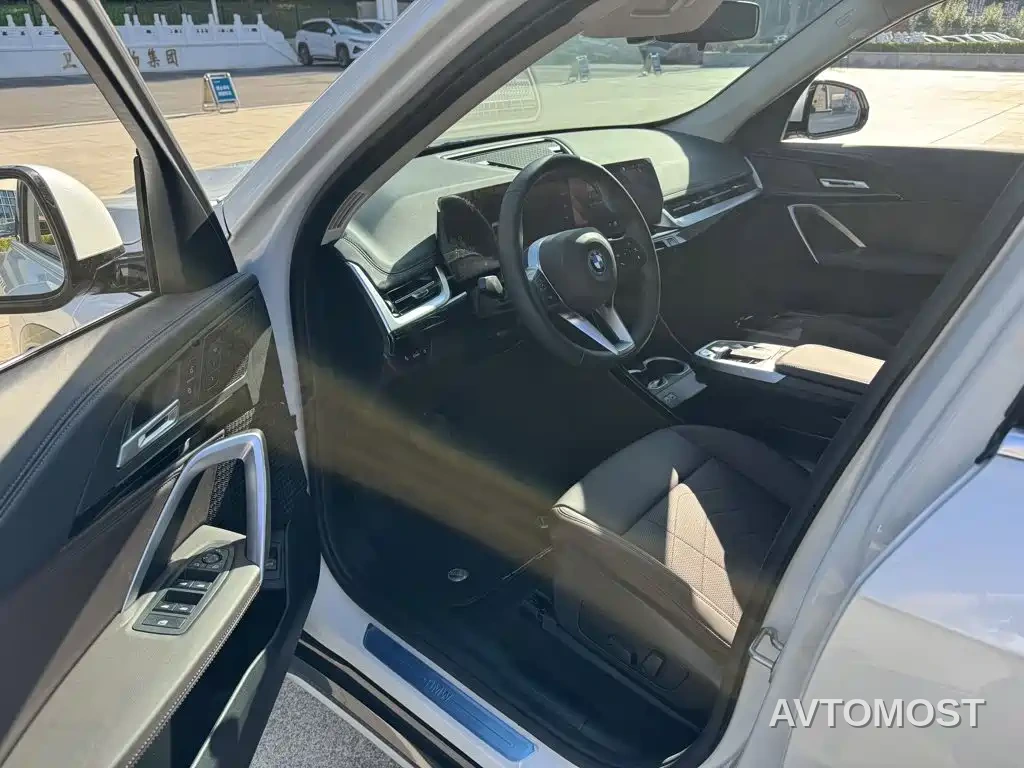BMW iX1 2023 eDrive25L M Sport Package — фото 6