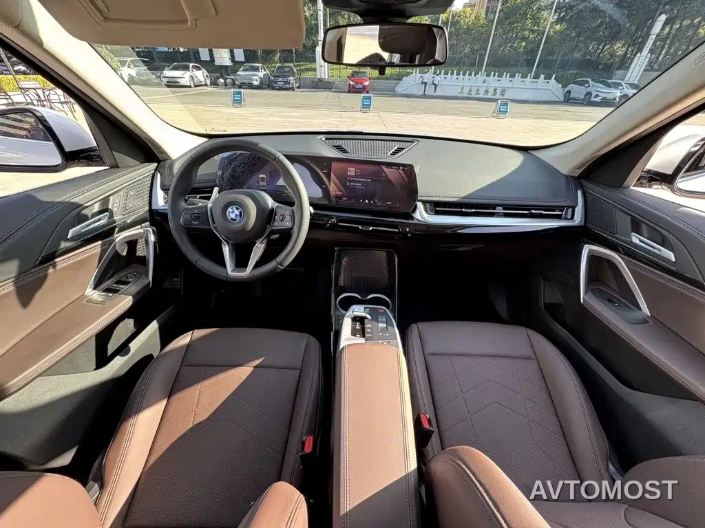 BMW iX1 2023 eDrive25L M Sport Package — фото 8