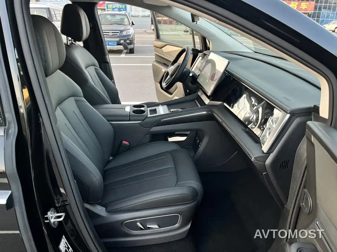 BYD M9 2025 Model 1060 Pilot Edition — фото 9
