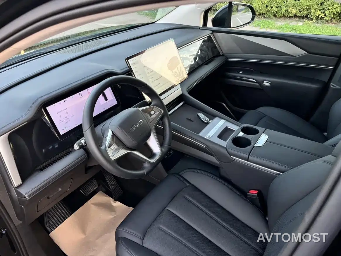 BYD M9 2025 Model 1060 Pilot Edition — фото 12