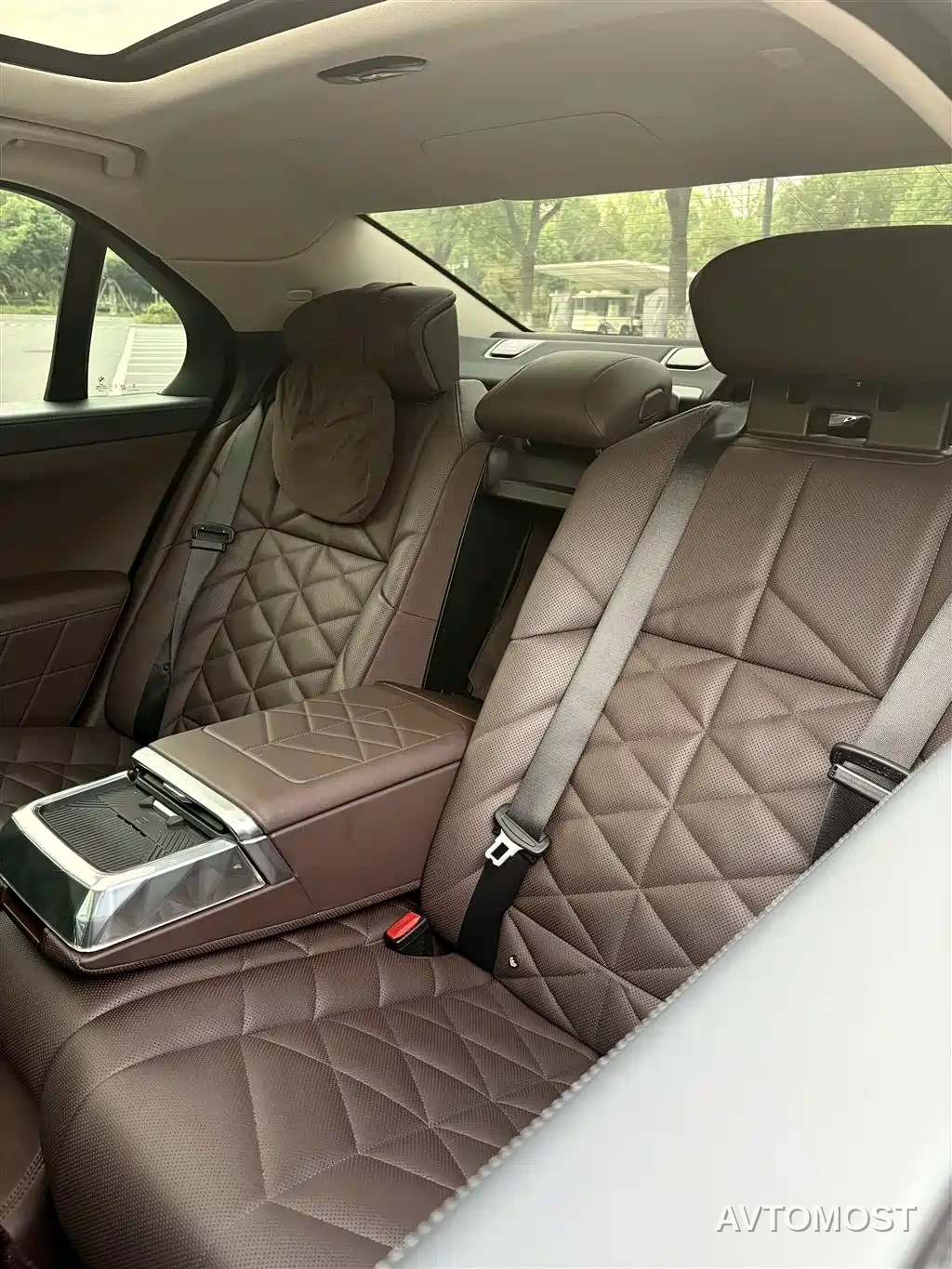 BMW 7 Series 2023 Model 735Li M Sport Package — фото 16