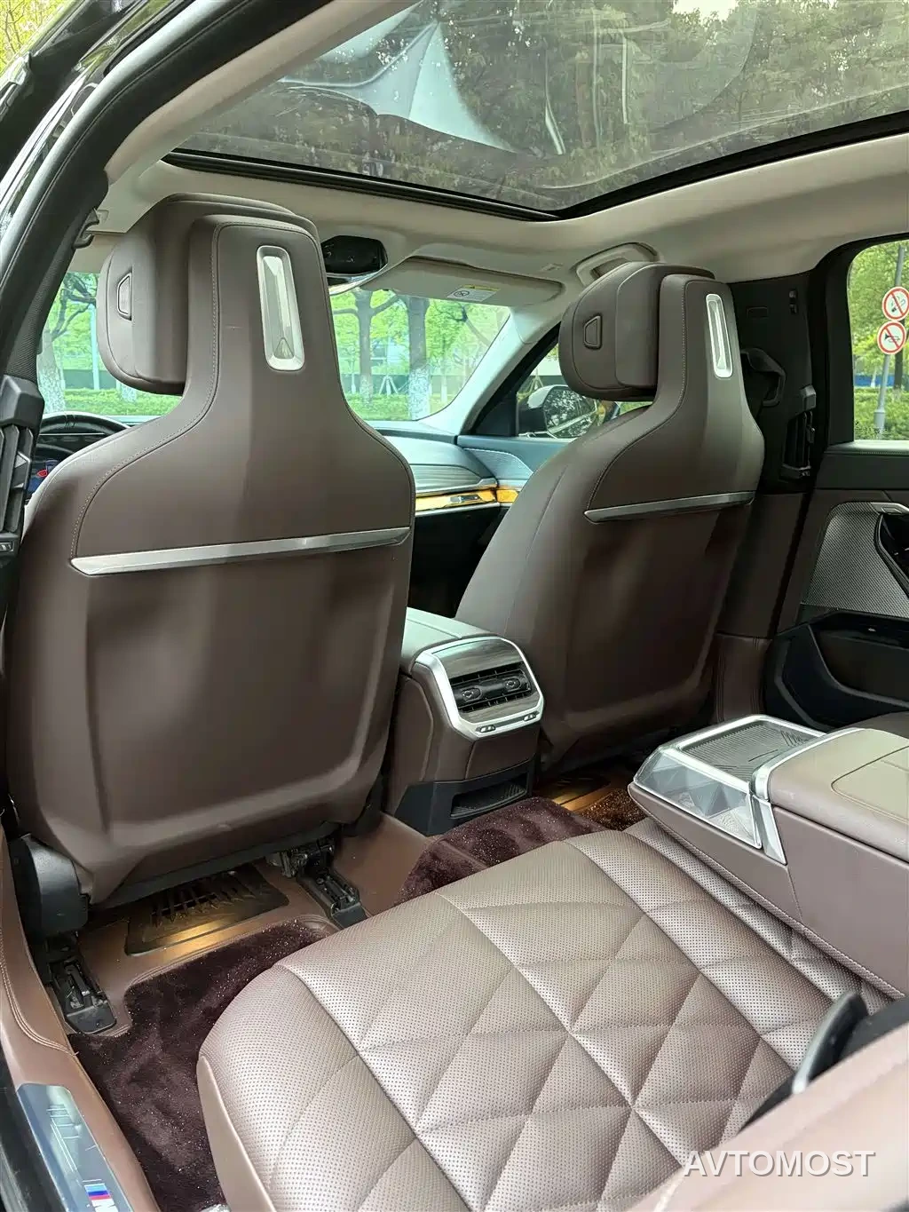 BMW 7 Series 2023 Model 735Li M Sport Package — фото 18