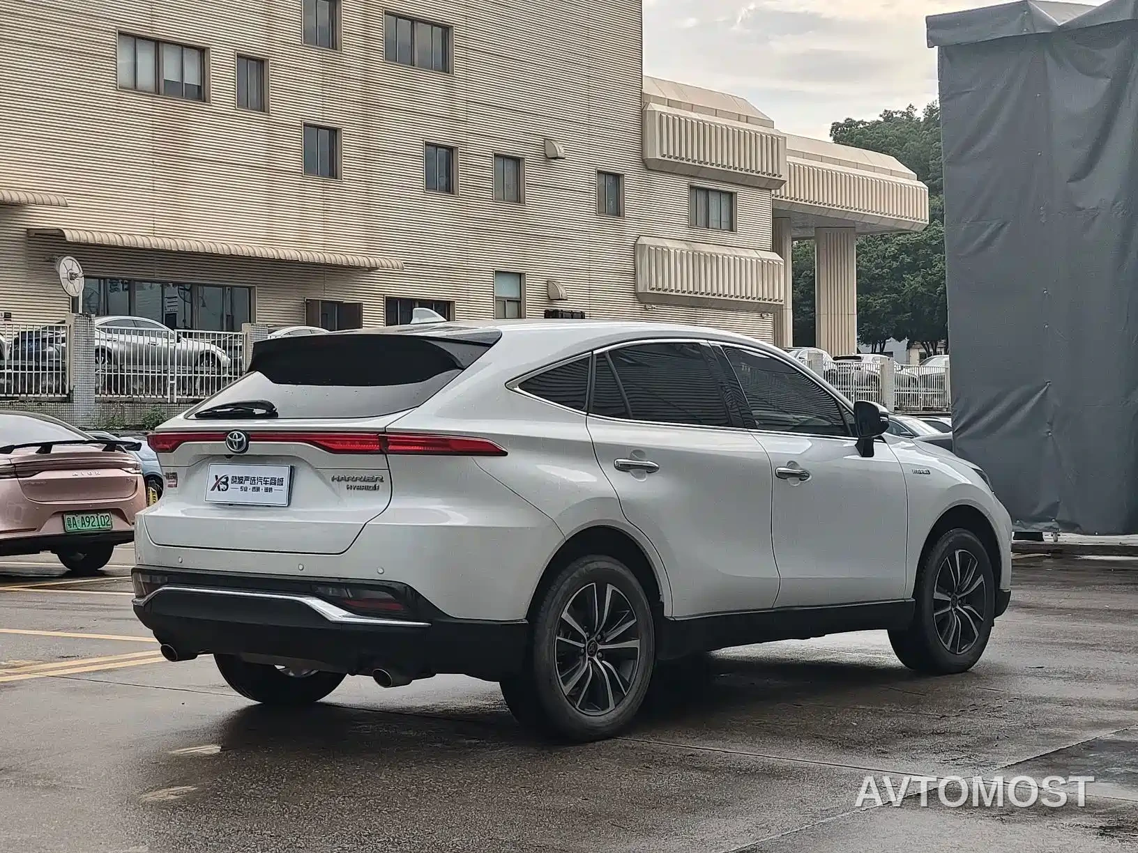 Toyota Lingfang HARRIER 2023 Hybrid 2.5L CVT 2WD Luxury Edition — фото 4