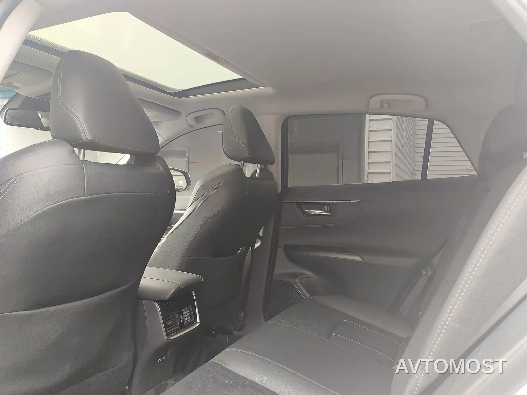Toyota Lingfang HARRIER 2023 Hybrid 2.5L CVT 2WD Luxury Edition — фото 7
