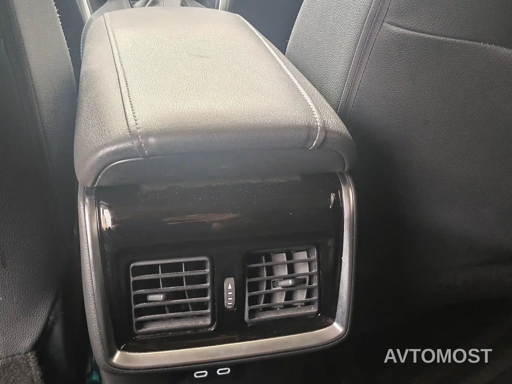 Toyota Lingfang HARRIER 2023 Hybrid 2.5L CVT 2WD Luxury Edition — фото 10