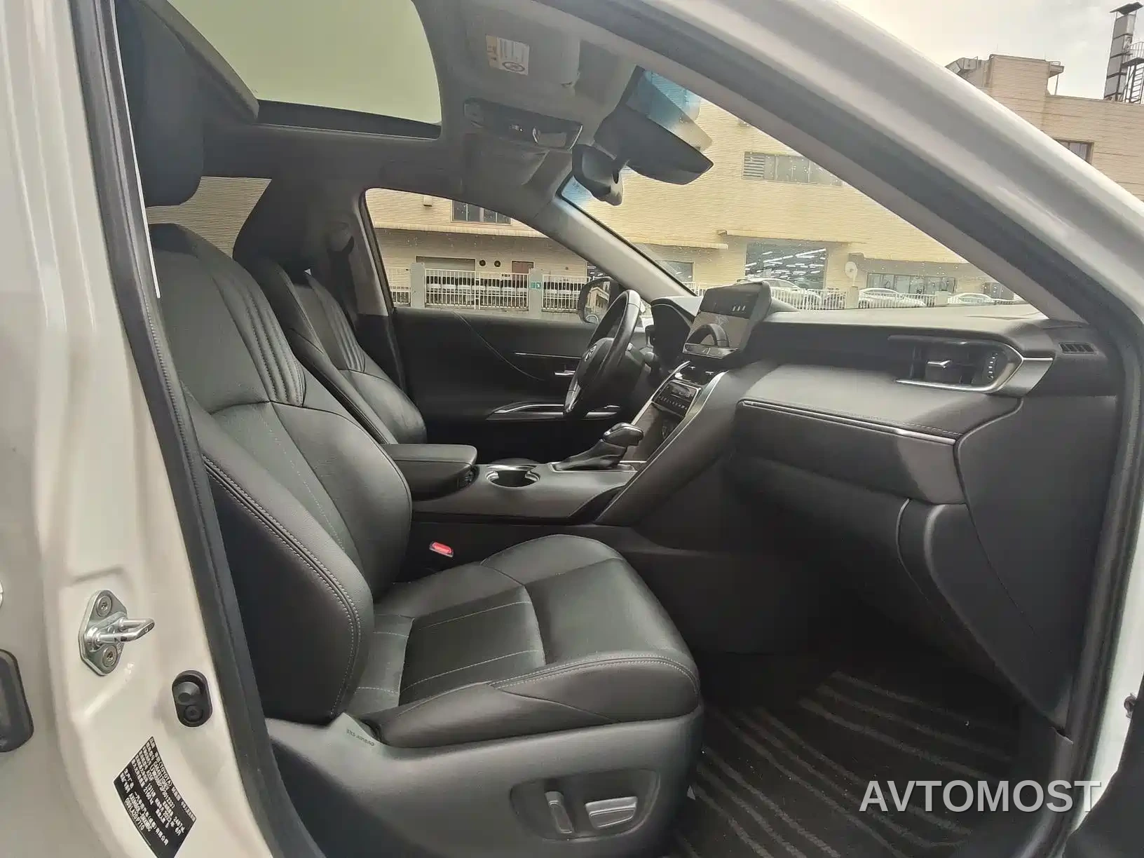Toyota Lingfang HARRIER 2023 Hybrid 2.5L CVT 2WD Luxury Edition — фото 12
