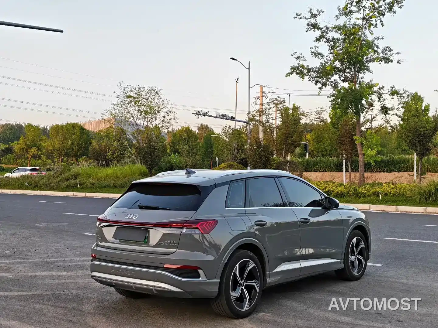 Audi Q4 e-tron 2024 40 e-tron Creation Night Edition — фото 8