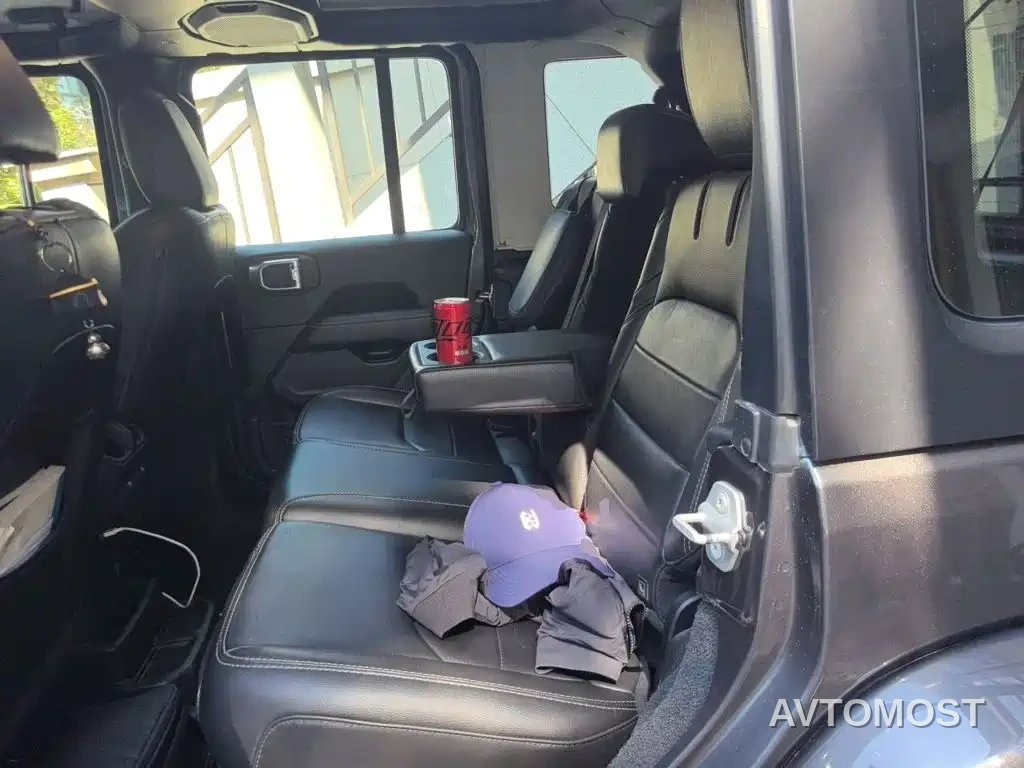 Jeep Wrangler 4xe 2021 4-Door 2.0T 4xe Sahara — фото 18