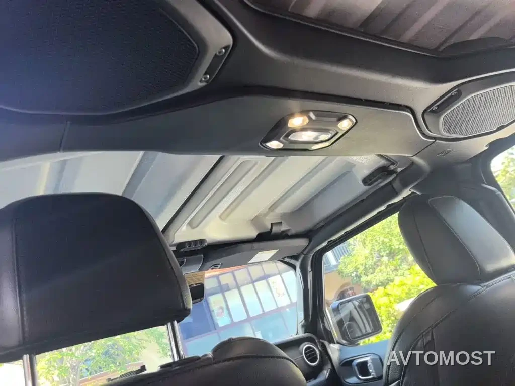 Jeep Wrangler 4xe 2021 4-Door 2.0T 4xe Sahara — фото 19